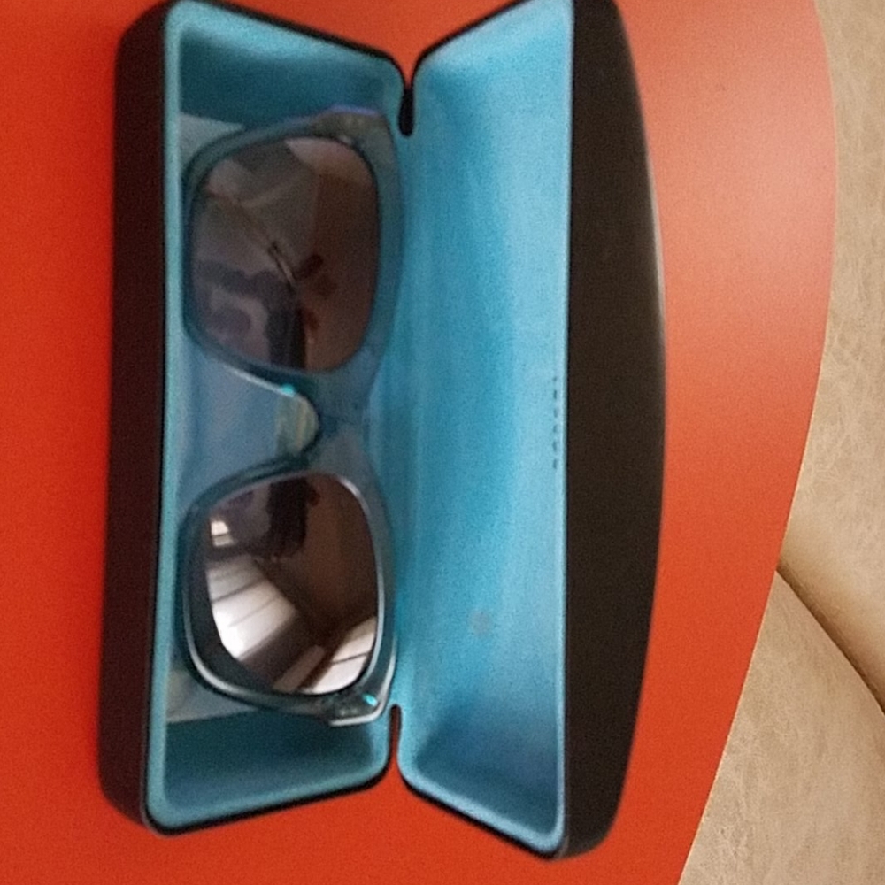 Burberry Sunglass Model 4209 - Picture 5 of 8